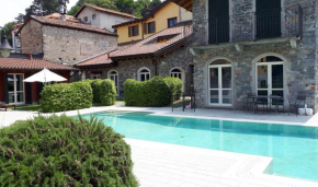 BELLAGIO DREAMS APT, pool, with private garden, near lake